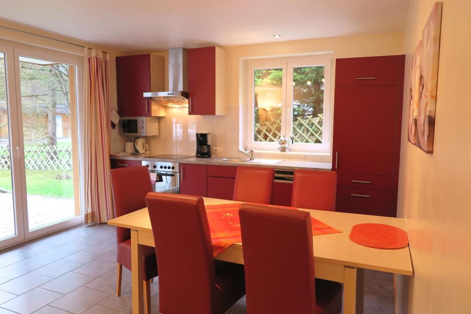 TV and multimedia, Coffee/tea facilities, Kitchen or kitchenette, Living room, Seating area, Dining area