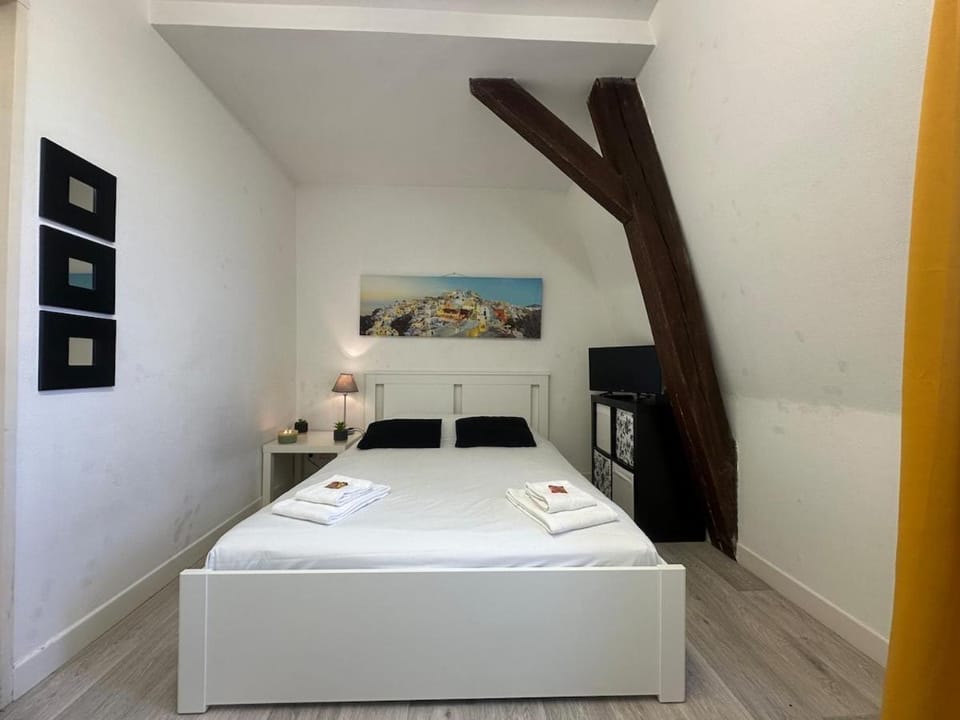 Calvaire charmant studio rénové proche gare Apartment in Wallonia, Belgium
