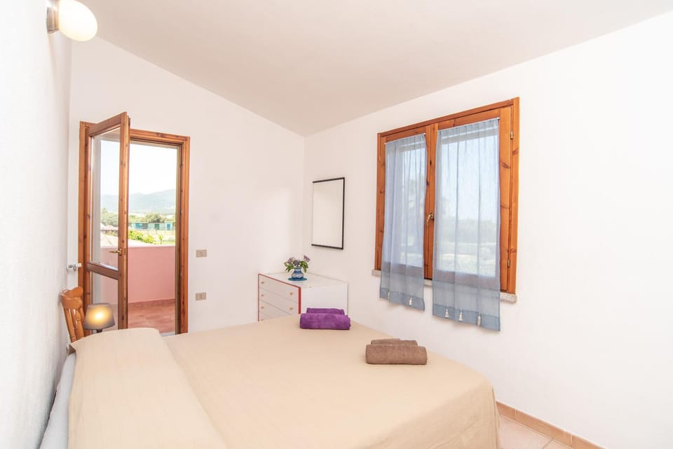 Property building, Living room, Bedroom