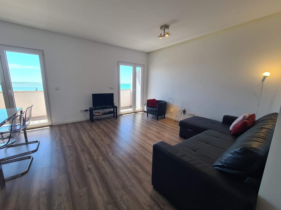 Bright by the Beach - by CoH Apartment in Lisbon District