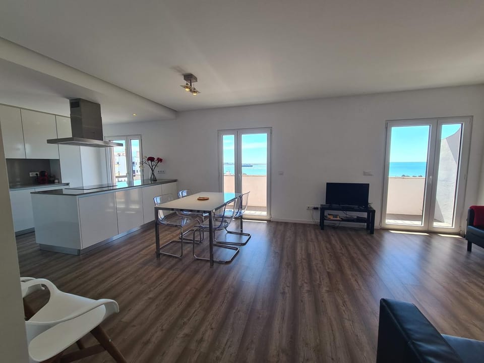 Bright by the Beach - by CoH Apartment in Lisbon District