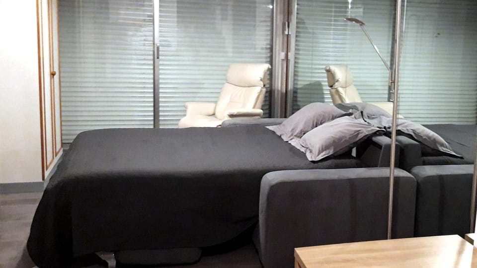 Bed, Photo of the whole room, heating, air conditioner