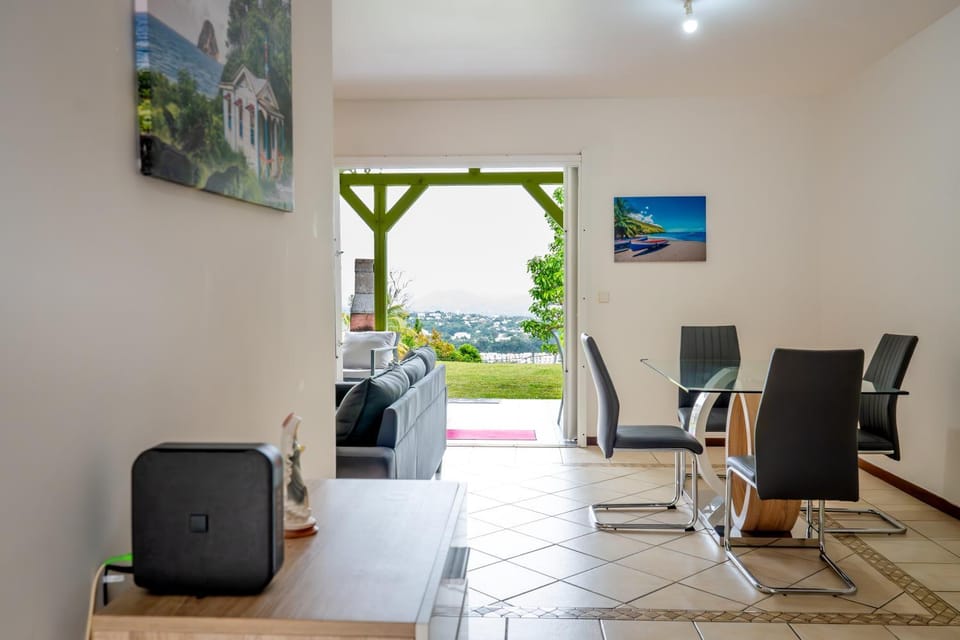 Duplex spacieux et terrasse avec belle vue Apartment in Fort-de-France