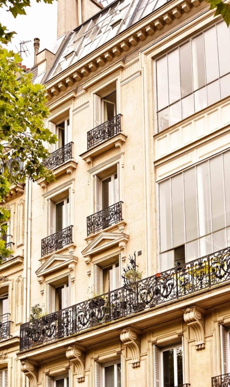 L'Atelier 35 with view of Montmartre Apartment in Paris