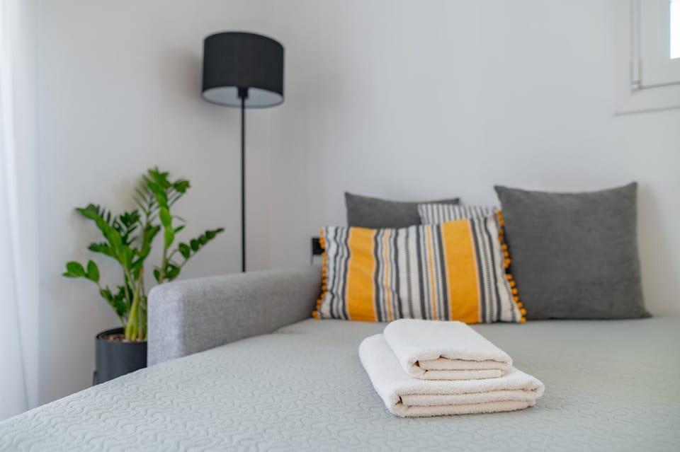 Bed, Photo of the whole room, towels