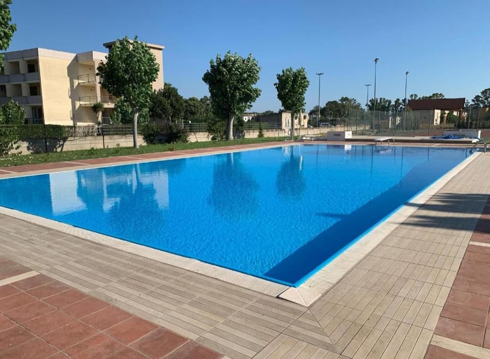 Swimming pool