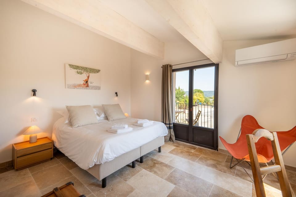 Photo of the whole room, Bedroom, air conditioner