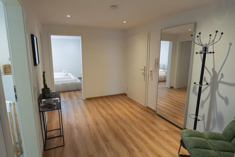 Bed, TV and multimedia, Photo of the whole room, wardrobe