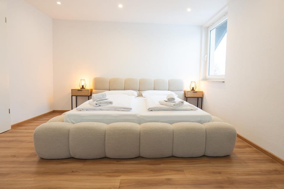 Bed, Photo of the whole room, Bedroom, towels