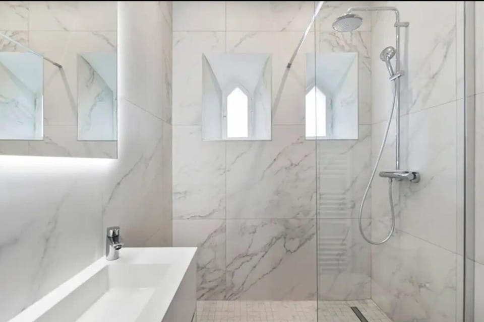 Shower, Bathroom, towels