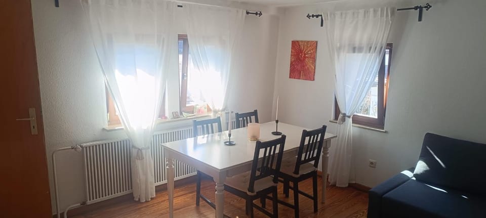 Living room, Seating area, Dining area, internet