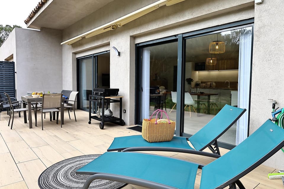 Patio, View (from property/room), Balcony/Terrace, sunbed