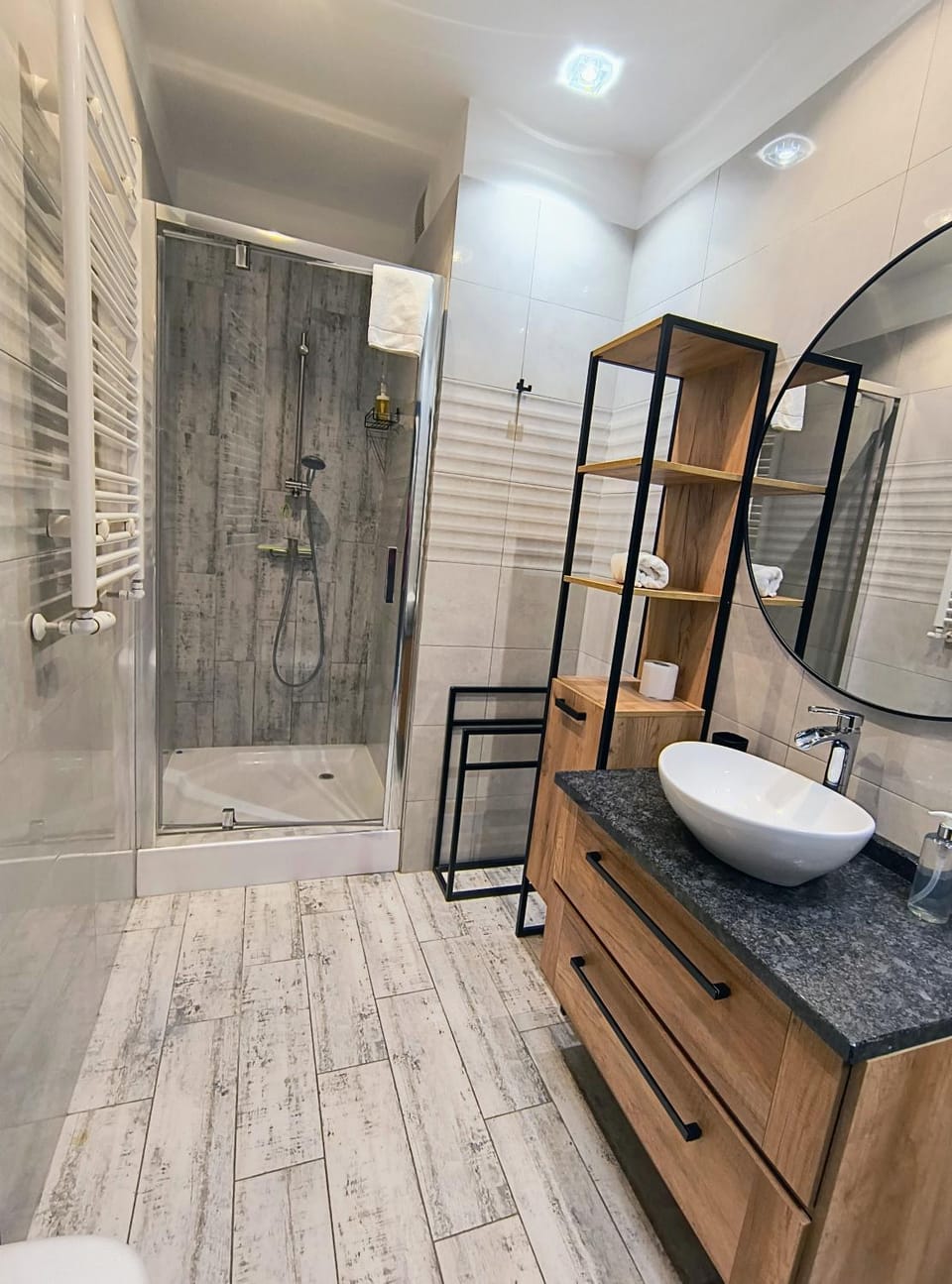 Shower, Bathroom, towels