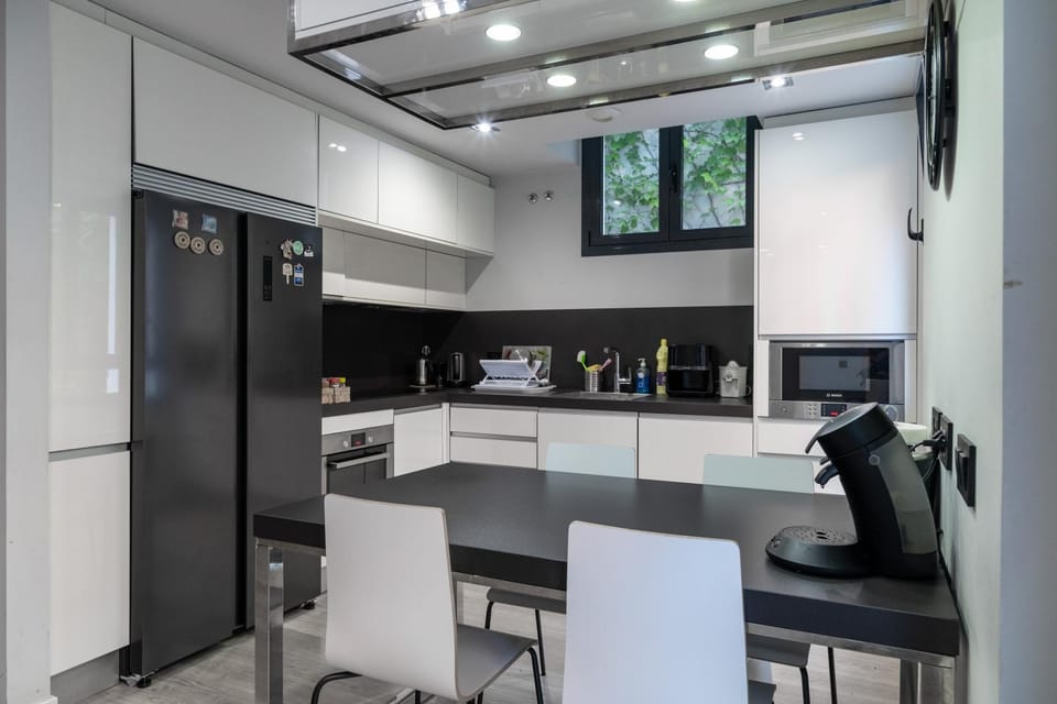 Kitchen or kitchenette, Kitchen or kitchenette, Dining area, Communal kitchen, oven, stove