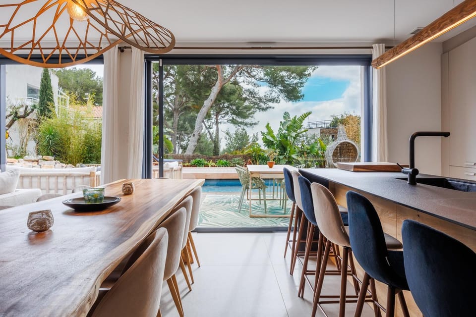 Dining area, Swimming pool