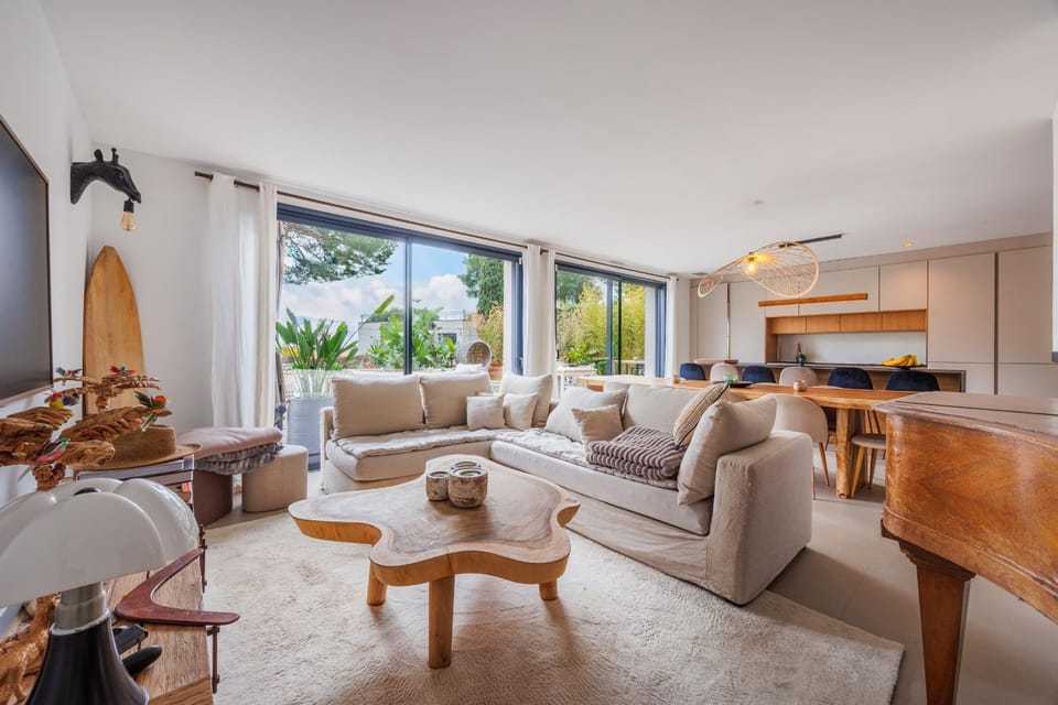 Living room, Seating area