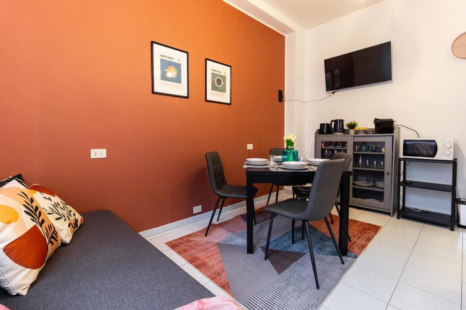 TV and multimedia, Living room, Photo of the whole room, Dining area