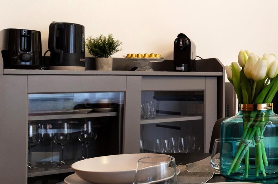 Coffee/tea facilities, toaster