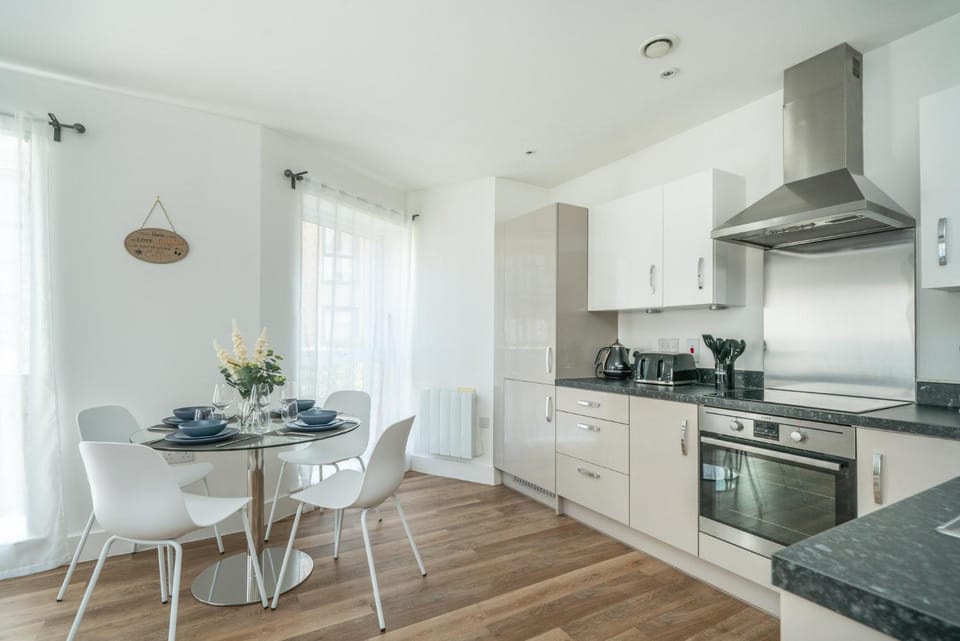 Dining area, kitchen