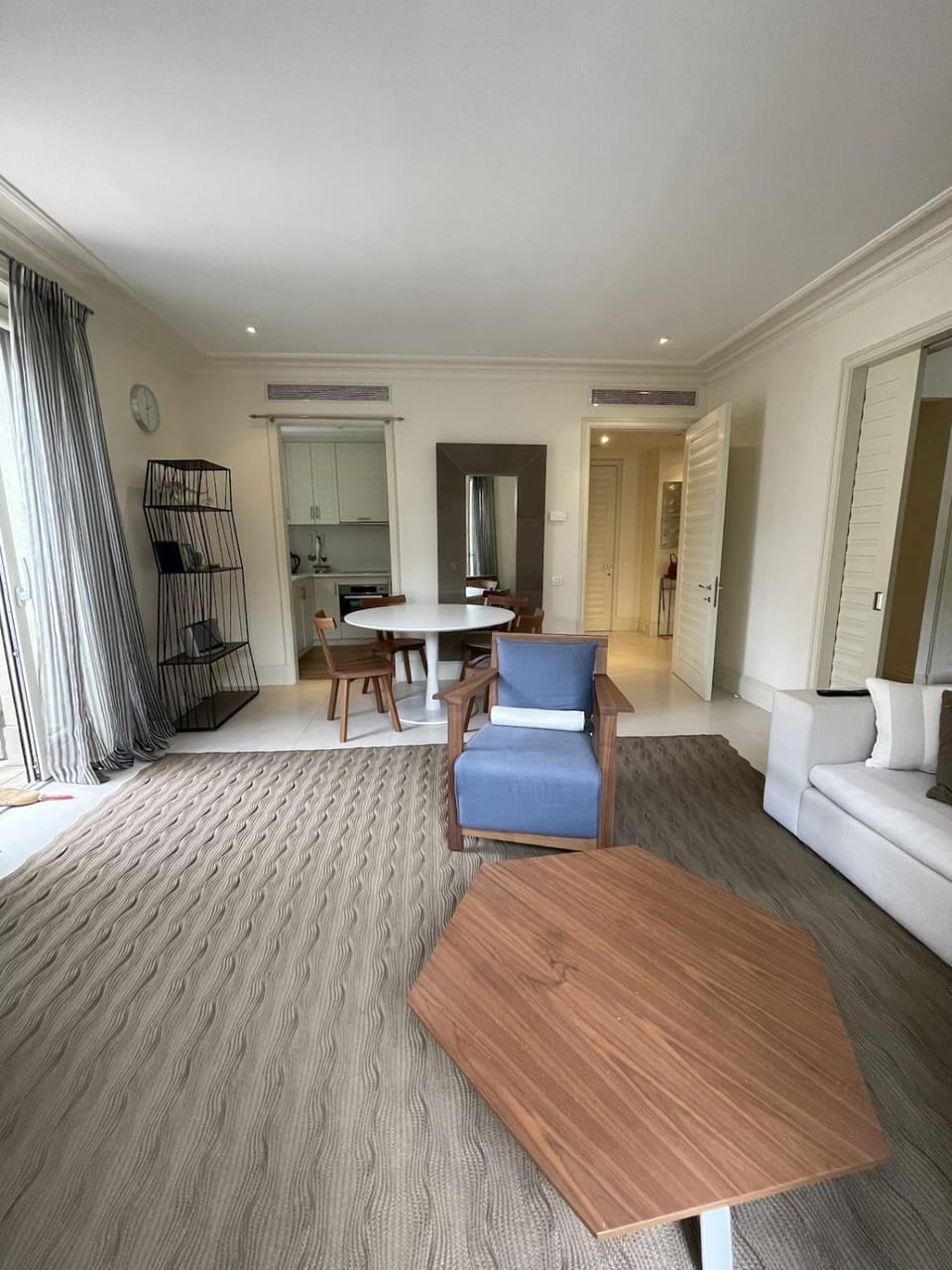 Kitchen or kitchenette, Living room