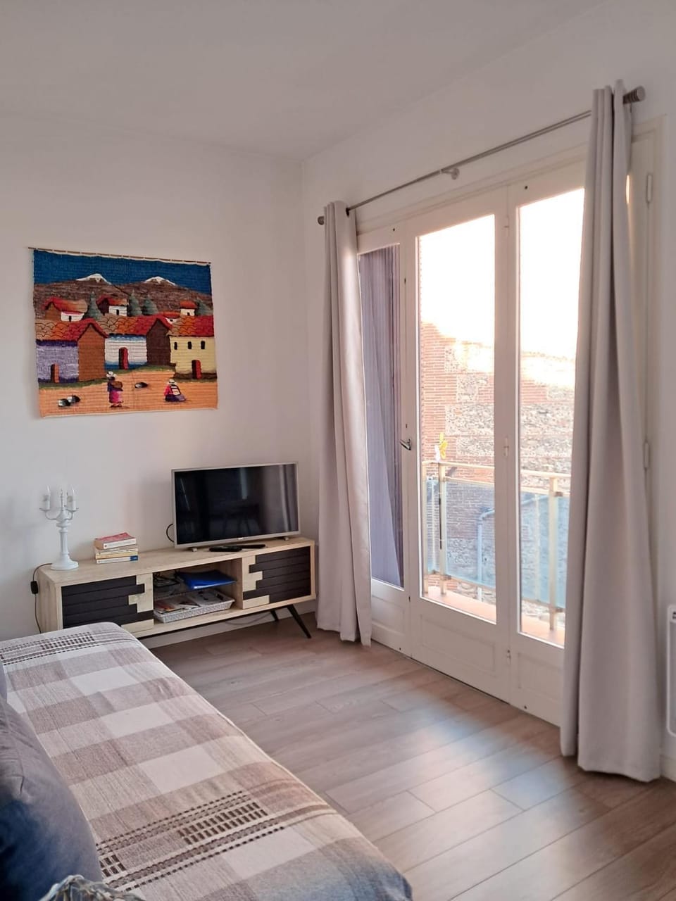 F2 Cozy near City Center and Train Station Apartment in Perpignan