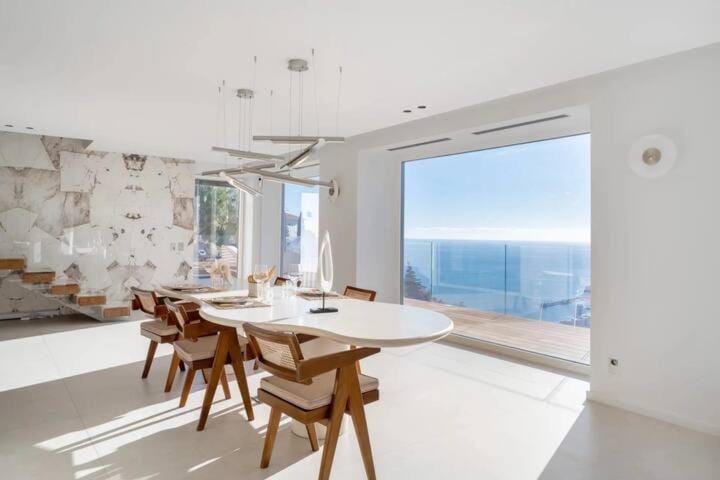 Villa de luxe avec vue panoramique sur la mer et Monaco Villa in Roquebrune-Cap-Martin