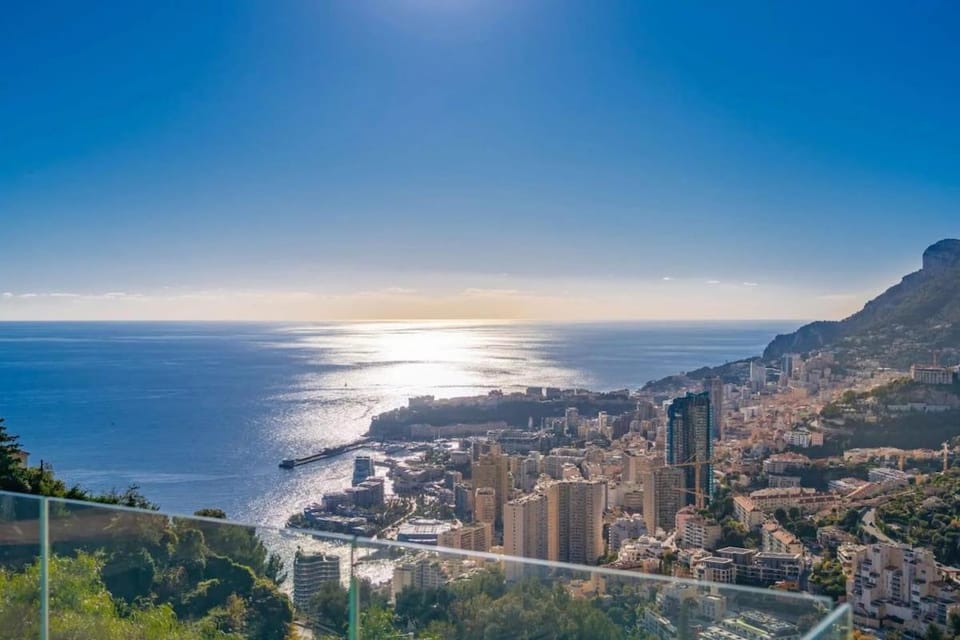 Villa de luxe avec vue panoramique sur la mer et Monaco Villa in Roquebrune-Cap-Martin