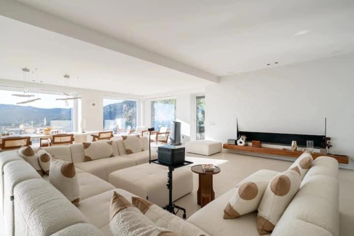Villa de luxe avec vue panoramique sur la mer et Monaco Villa in Roquebrune-Cap-Martin