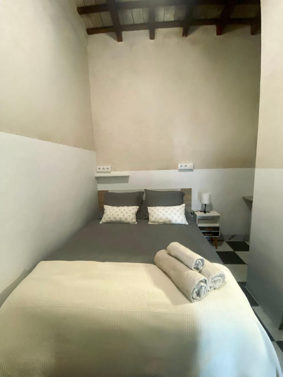 Bed, Photo of the whole room