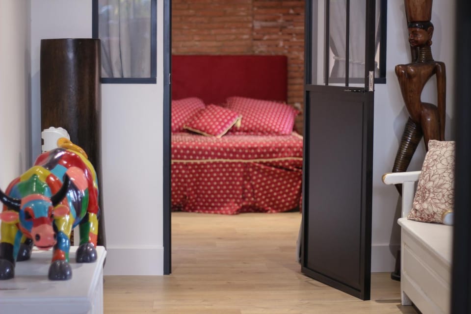 Bed, Photo of the whole room, Bedroom