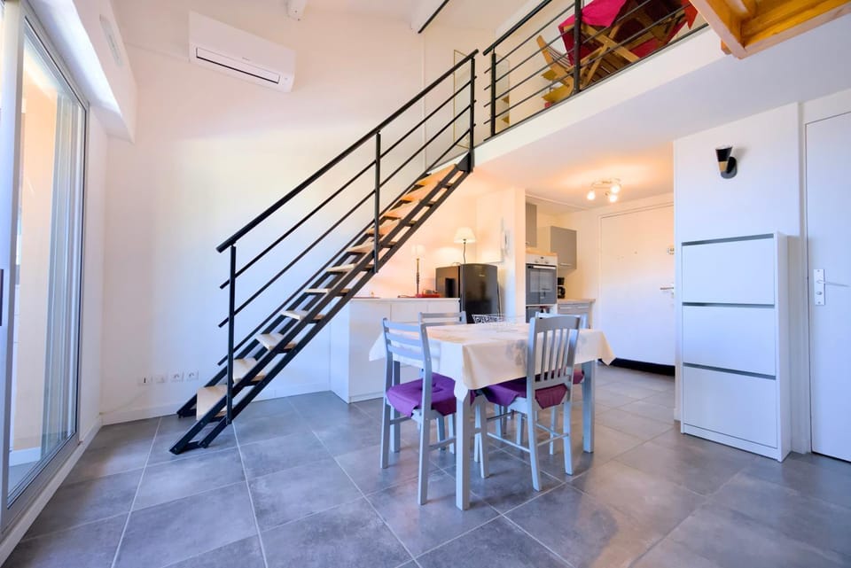 Charmant cocon, vue mer, piscine et clim Apartment in La Seyne-sur-Mer
