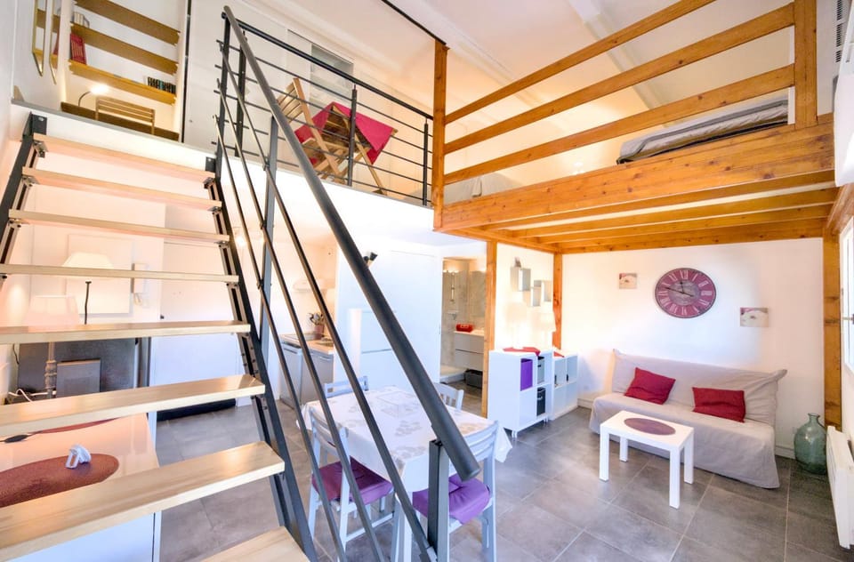 Charmant cocon, vue mer, piscine et clim Apartment in La Seyne-sur-Mer
