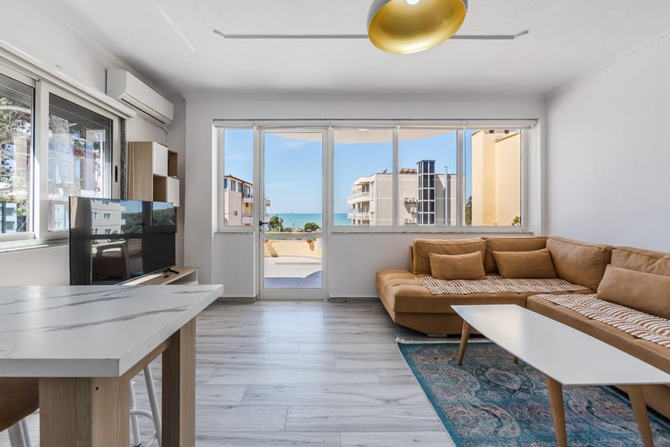 TV and multimedia, View (from property/room), Balcony/Terrace, Kitchen or kitchenette, Living room, Dining area, City view, Lake view, Sea view