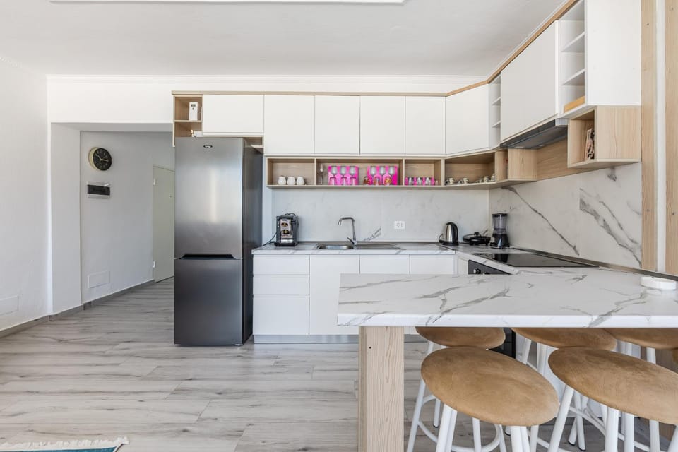 Kitchen or kitchenette, Dining area, dishwasher