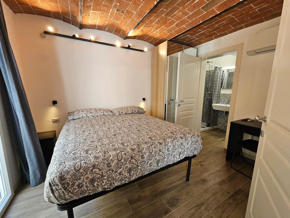 Bed, Bathroom, Bedroom