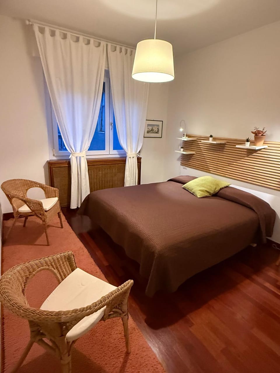 Photo of the whole room, Bedroom