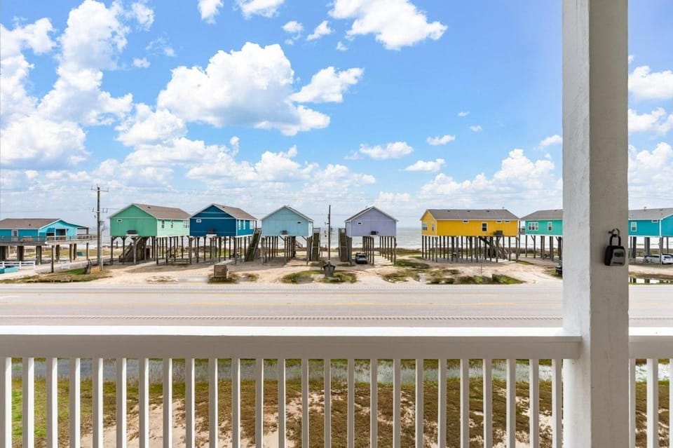 Fins & Feathers home House in Bolivar Peninsula