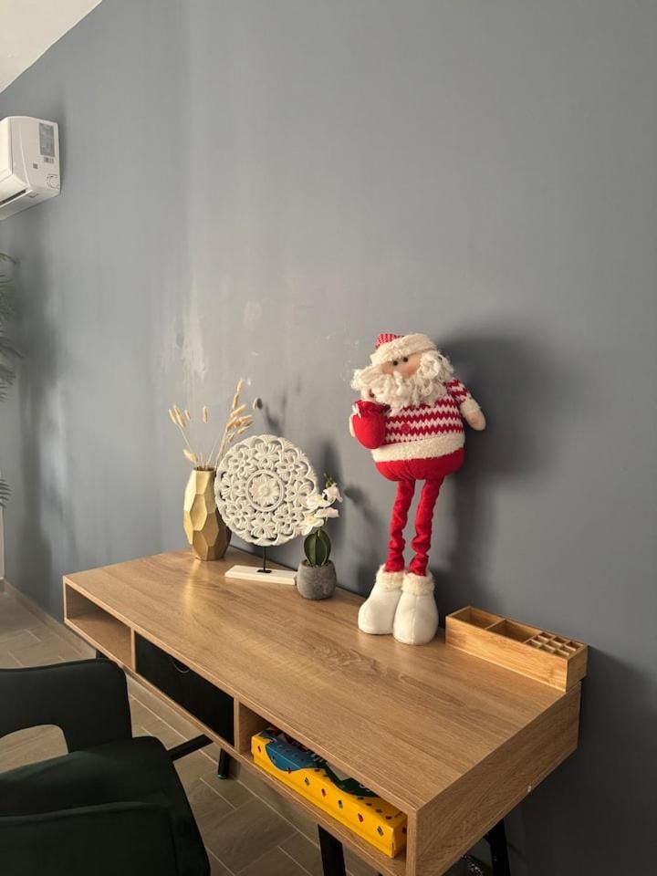 Modern Athens Apartment - Close to Metro Apartment in Athens