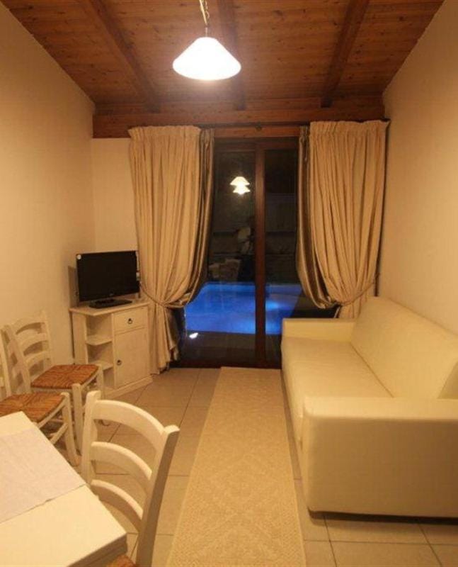 VILLA GILDA CON DEPANDACE PISCINA e GIARDINO Villa in Sardinia