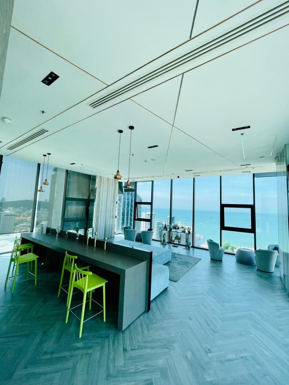 The base Central luxury by Numam Apartment in Pattaya City