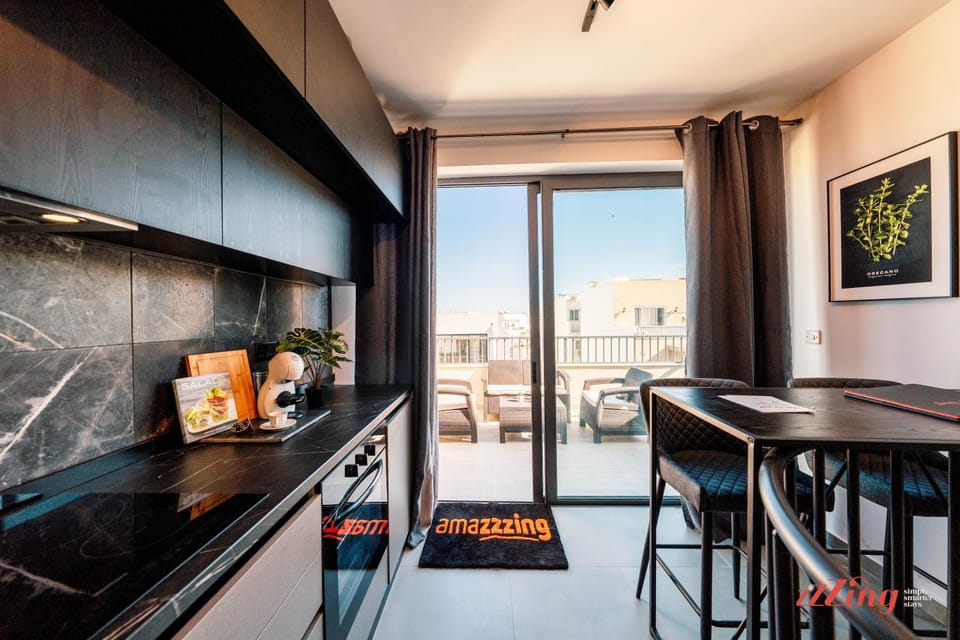 Balcony/Terrace, Kitchen or kitchenette, Dining area