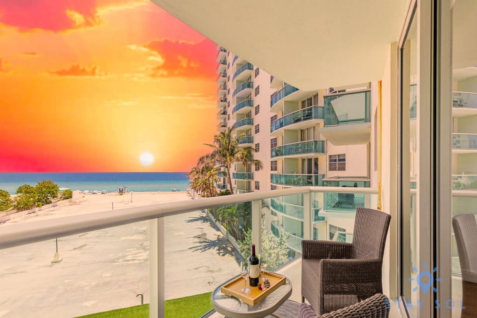 Tides beautiful ocean view condo-promotions Apartment in Hollywood Beach