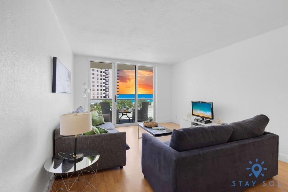 Tides beautiful ocean view condo-promotions Apartment in Hollywood Beach