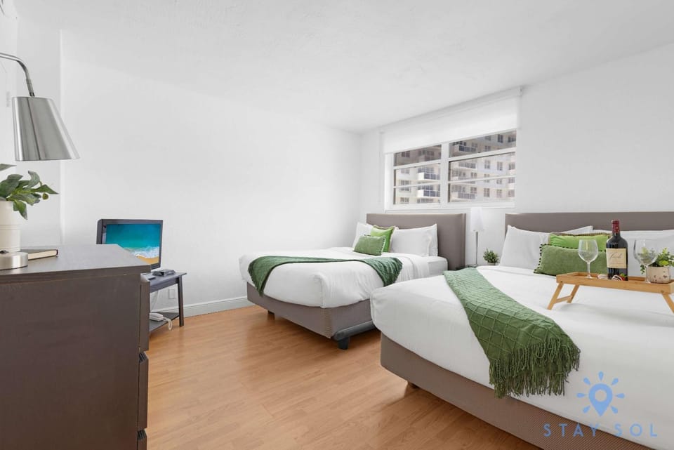 Tides beautiful ocean view condo-promotions Apartment in Hollywood Beach