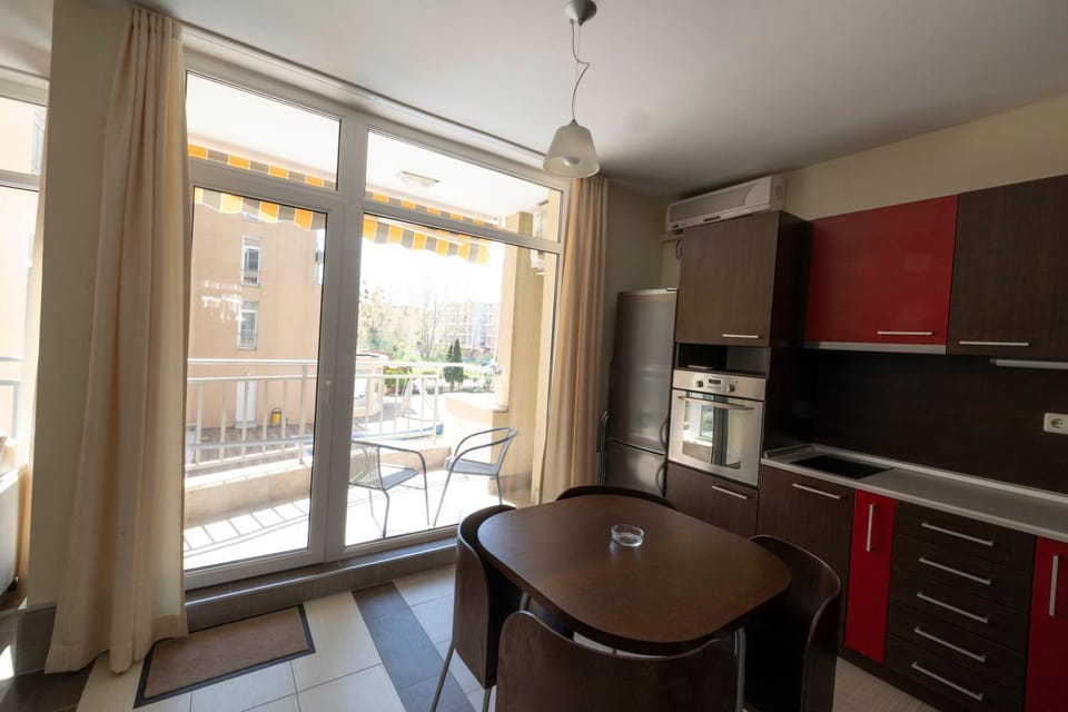Balcony/Terrace, Kitchen or kitchenette, Dining area, minibar, stove