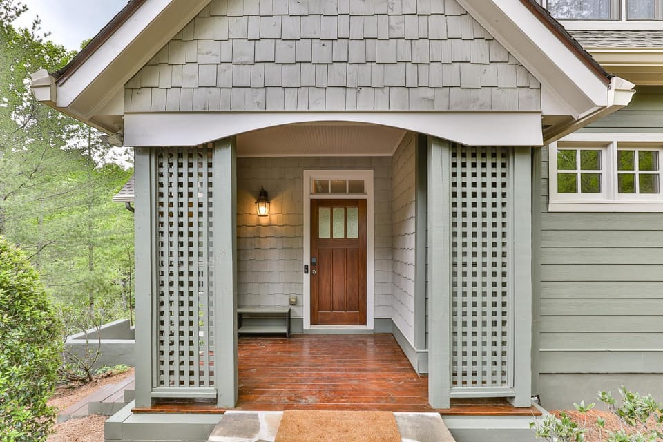 Waters Edge Lodge House in Georgia