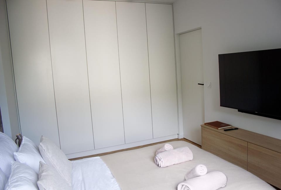 Bed, Bedroom, towels, wardrobe
