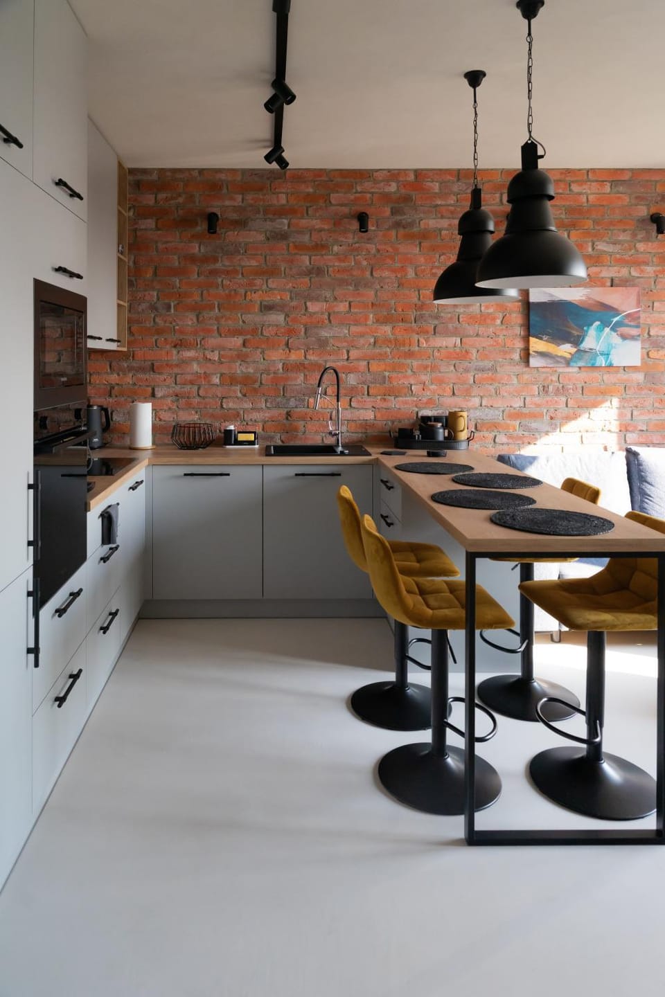 Kitchen or kitchenette, Dining area