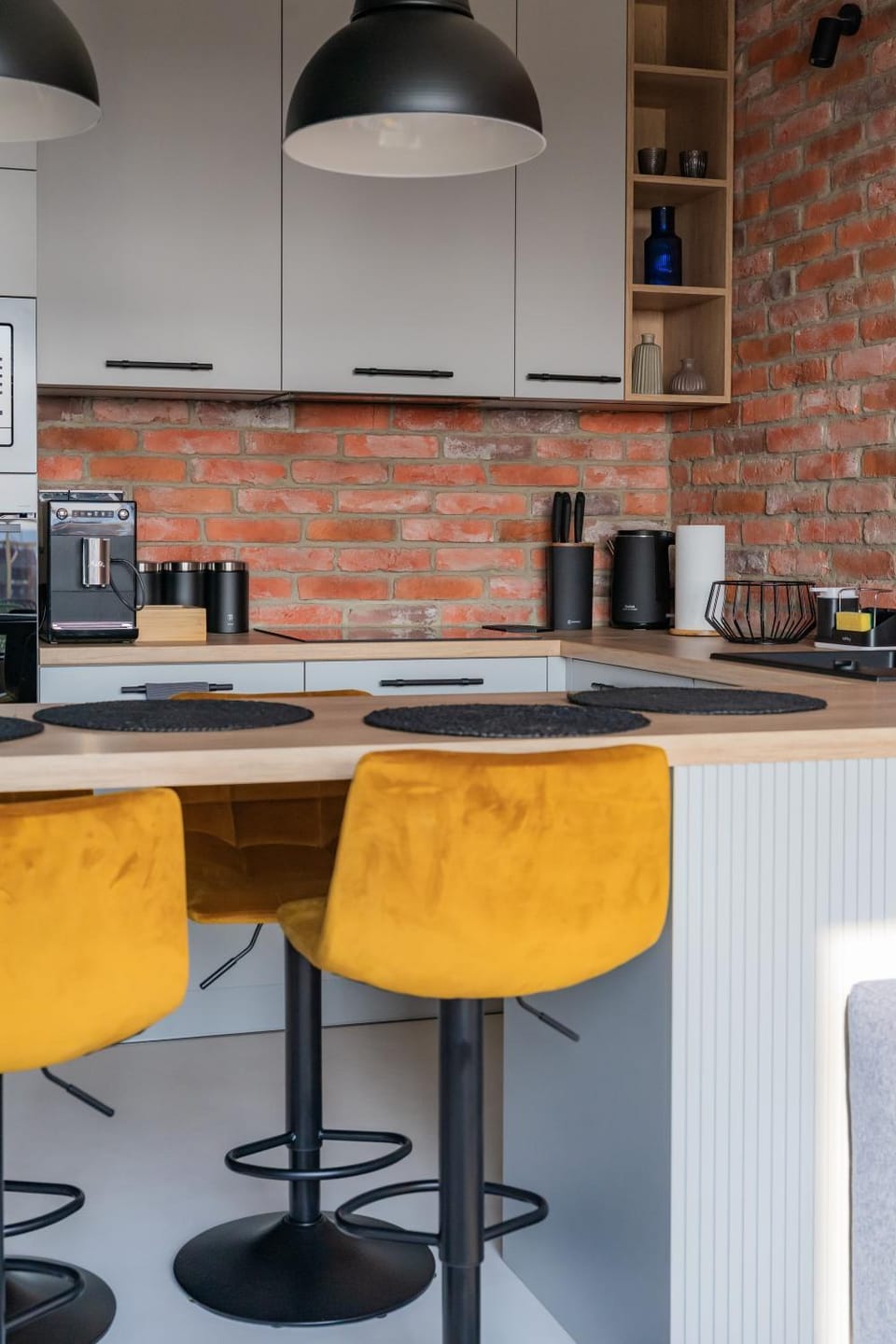 Kitchen or kitchenette, Dining area
