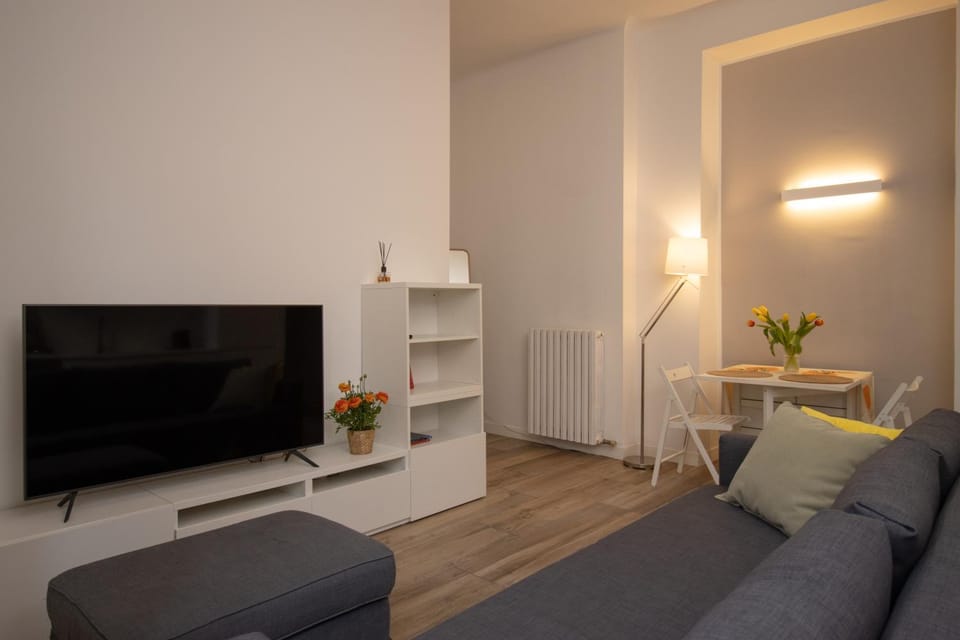 Communal lounge/ TV room, TV and multimedia, Living room, Seating area, Evening entertainment